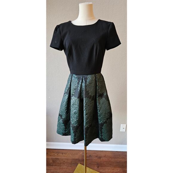 Trina Turk Black Green Round Neck Pleated Short Sleeve Fit Flare Mini Dress Sz 2 - Picture 1 of 5